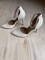 Witte pumps, Wit, Ophalen of Verzenden, Zo goed als nieuw, Pumps