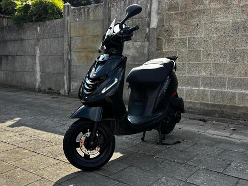 Piaggio Zip A-klasse, Fietsen en Brommers, Scooters | Piaggio, Zo goed als nieuw, Zip, Klasse A (25 km/u), Benzine, Ophalen