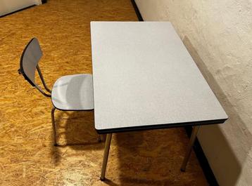 Prachtige Vintage Formica Tafel beschikbaar voor biedingen