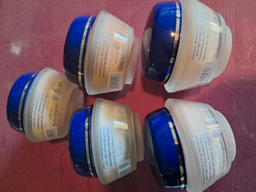 Bond street foundation in 5 verschillende kleuren, Handtassen en Accessoires, Uiterlijk | Cosmetica en Make-up, Nieuw, Beige, Ophalen of Verzenden
