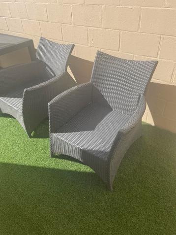 Lounge stoelen, tuinstoelen beschikbaar voor biedingen