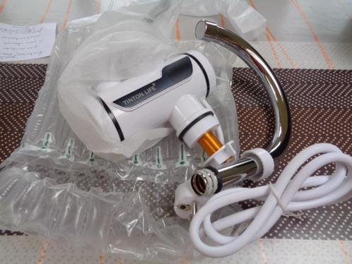 Robinet avec production d'eau chaude instantanée blanc, Doe-het-zelf en Bouw, Sanitair, Nieuw, Kraan, Ophalen