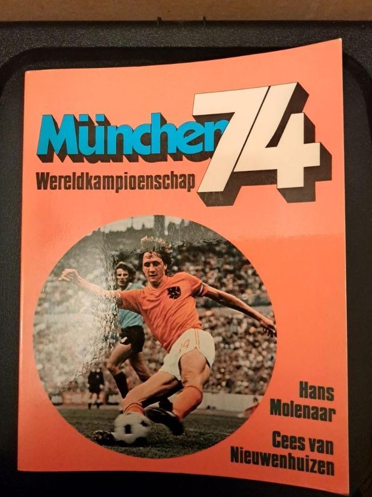 MUNCHEN 74 - wereldkampioenschap voetbal, Boeken, Sportboeken, Gelezen, Balsport, Ophalen of Verzenden