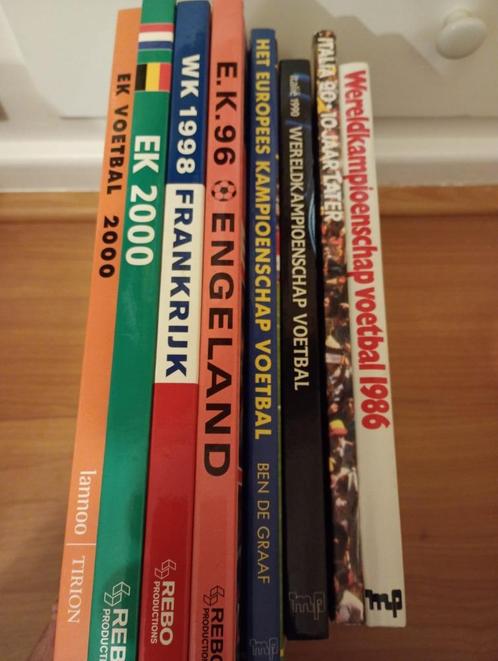 8 Voetbal boeken WK EK collectie Rode Duivels, Boeken, Sportboeken, Zo goed als nieuw, Balsport, Ophalen of Verzenden
