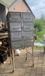 Kleine modulaire industriële metalen lades op wielen., Ophalen, Gebruikt, Modulaire industriële