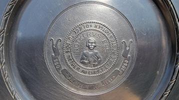 Mooi herdenkingsbord 35 cm in tin beschikbaar voor biedingen