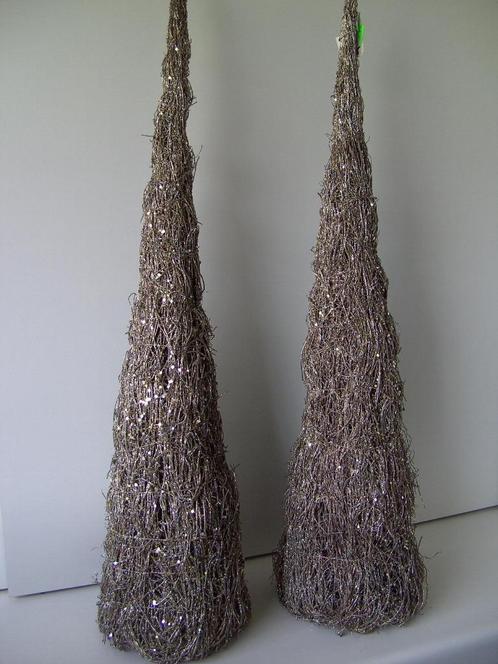 PIRAMIDE ZILVER GROOT 66 CM 2 STUKS NIEUW, Diversen, Kerst, Nieuw, Ophalen of Verzenden