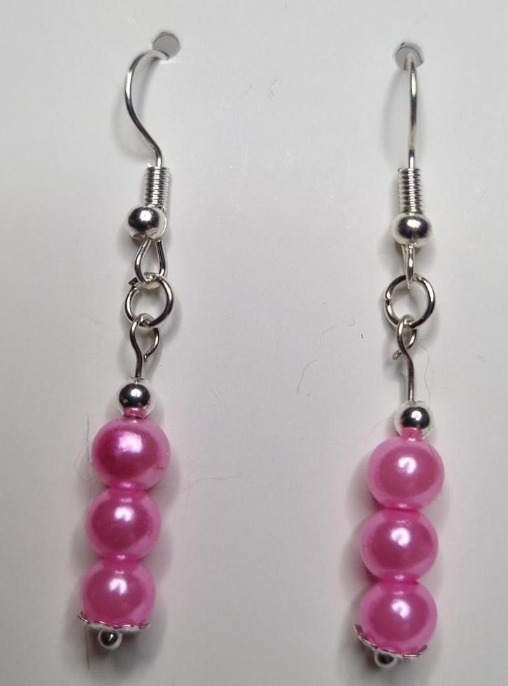 Oorbellen — Trio van parelroze parels, Handtassen en Accessoires, Oorbellen, Nieuw, Hangers, Zilver, Roze, Ophalen of Verzenden