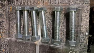 Bout + zelfborgende moer diameter 14x75mm beschikbaar voor biedingen