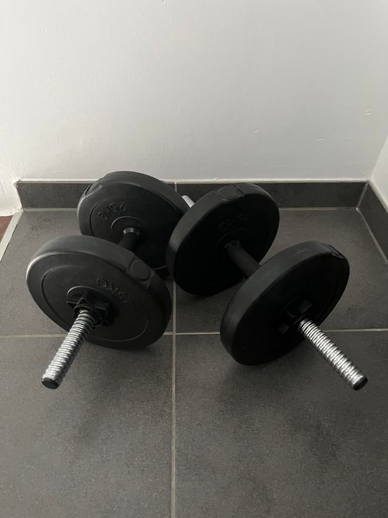 2 dumbells 5kg - goede staat, Sports & Fitness, Équipement de fitness, Enlèvement, Comme neuf, Bras, Haltère