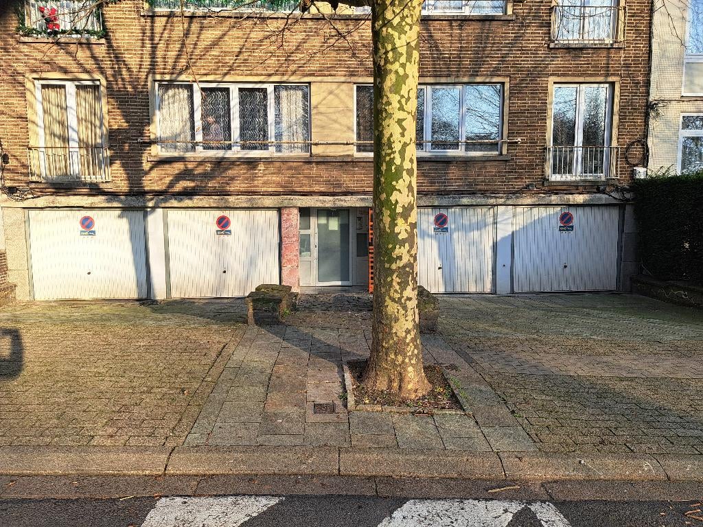 Te koop: 4 garages, box, 2 auto's + 4 parkeerplaatsenr Jette, Immo, Garages en Parkeerplaatsen, Brussel