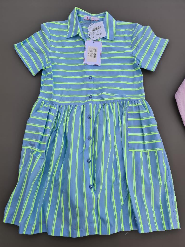 blauw kleedje met groene strepen, Blue Bay, 140 NIEUW, Enfants & Bébés, Vêtements enfant | Taille 140, Enlèvement, Comme neuf