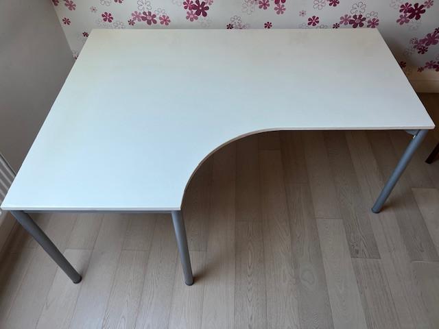 IKEA hoekbureau wit geverfd 160x80cm, Huis en Inrichting, Bureaus, Gebruikt, Ophalen