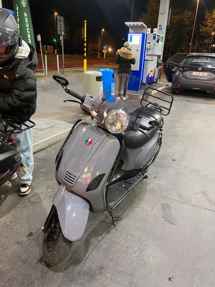 toscana gts 50cc 4t b klasse zie info beschrijving !, Motos, Accessoires | Valises & Sacs, Comme neuf, Enlèvement ou Envoi