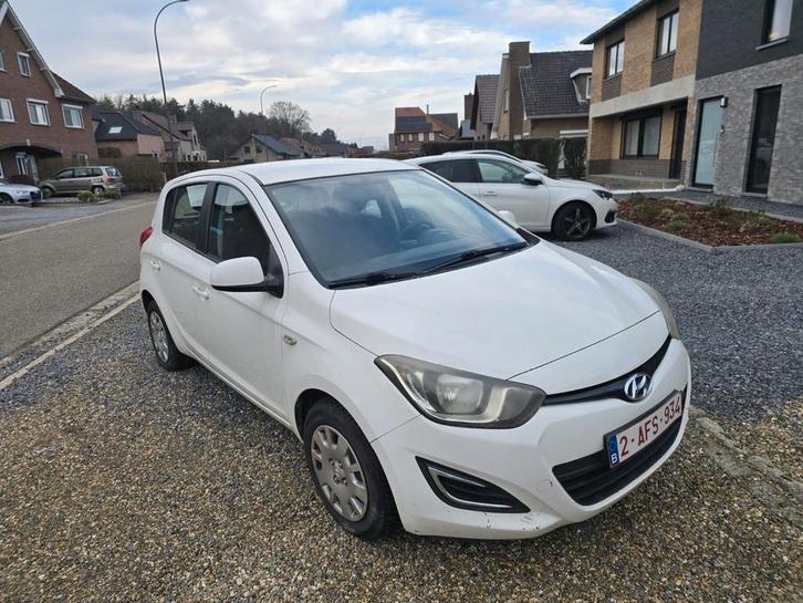 Hyundai i20 diesel anee  2015 avec  pret imarticule, Autos, Opel, Particulier, Diesel, Euro 5, Enlèvement