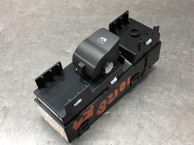 RAAMSCHAKELAAR Hyundai i30 Fastback (PDEBA / PEDBC), Gebruikt, Hyundai