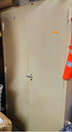 Stevige metalen industriële kast voor in berging of zo., Huis en Inrichting, Ophalen