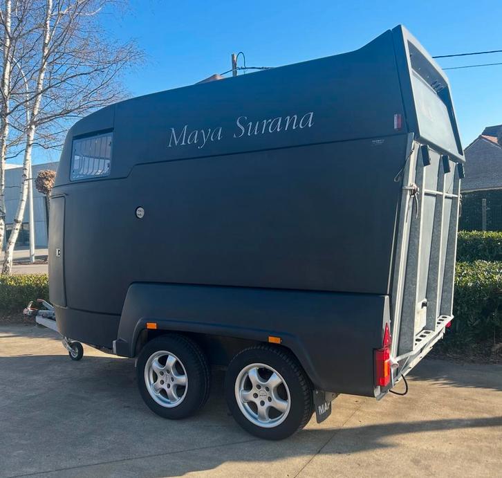 Salle de selle Mustang All-Round 2 P 2004 en très bon état, Animaux & Accessoires, Chevaux & Poneys | Semi-remorques & Remorques