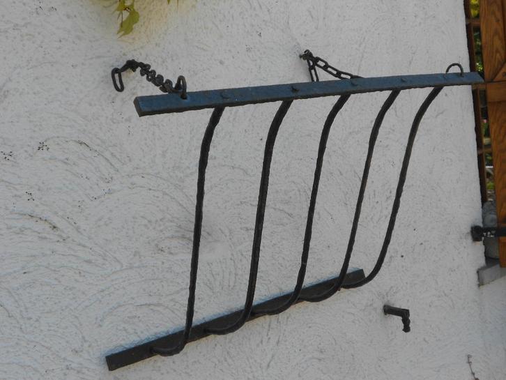 Oud smeedijzeren rek met kettingen. (bloemen, plantenbak), Tuin en Terras, Bloembakken en Plantenbakken, Ophalen