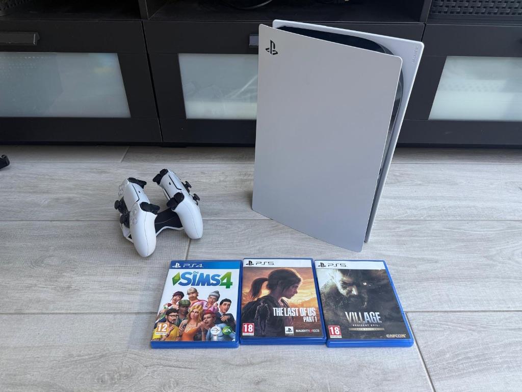 Édition disque PS5 avec 2 manettes, station recharge, 3 jeux, Consoles de jeu & Jeux vidéo, Enlèvement, Comme neuf, Playstation 5