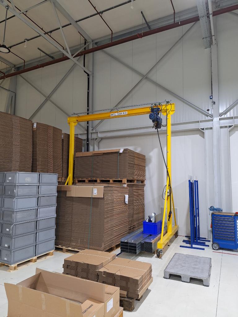 Verrijdbare portaalkraan 4.000 mm / 1,25 ton / Demag / izgst, Bricolage & Construction, Treuils et Palans, Enlèvement, Utilisé