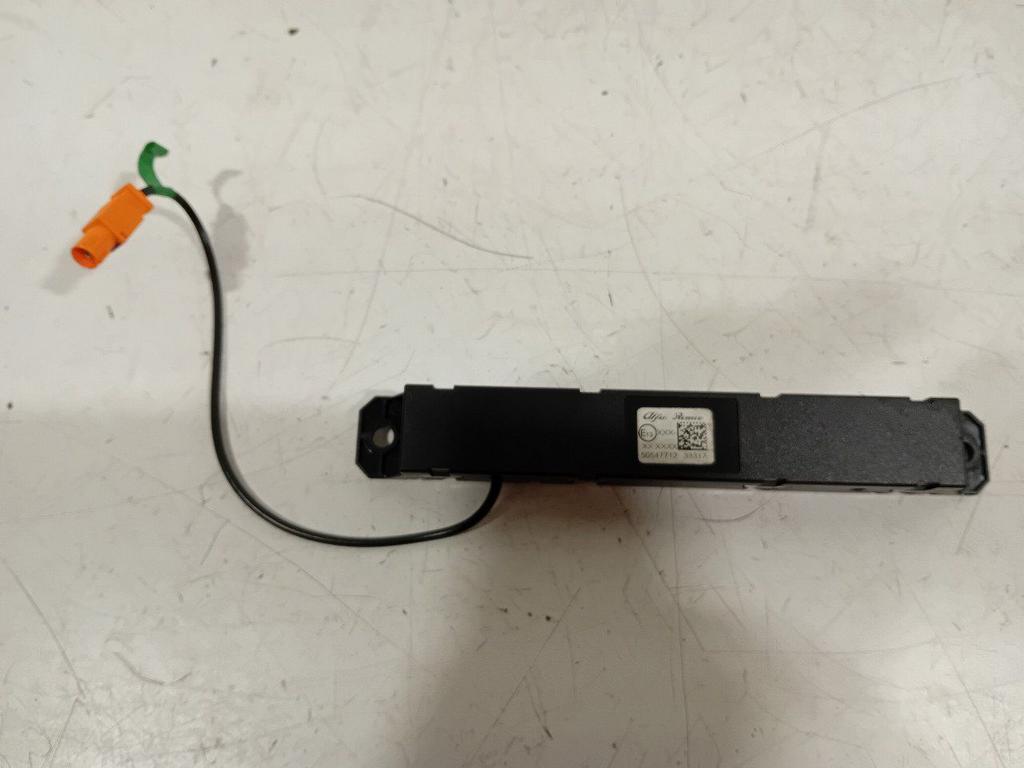 Antenne versterker Alfa Romeo Stelvio, Enlèvement ou Envoi, Van der Ven Autorecycling B.V., Onderdelen@venauto.nl, Ettenseweg 76, 4706 PB Roosendaal, The Netherlands