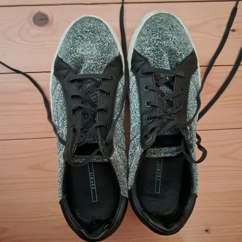 Dames schoenen van Esprit, Ophalen