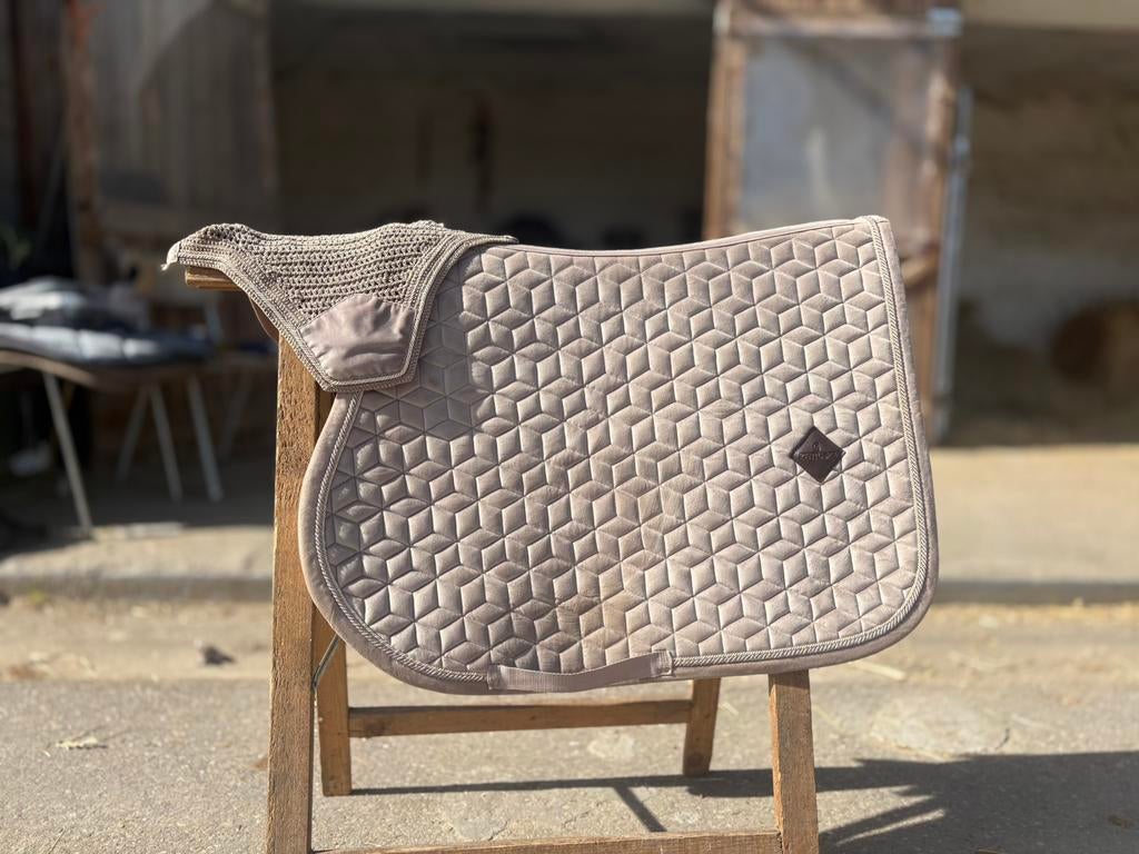 Dekjes en oornetjes te koop, Animaux & Accessoires, Chevaux & Poneys | Couvertures & Couvre-reins, Tapis de selle, Comme neuf