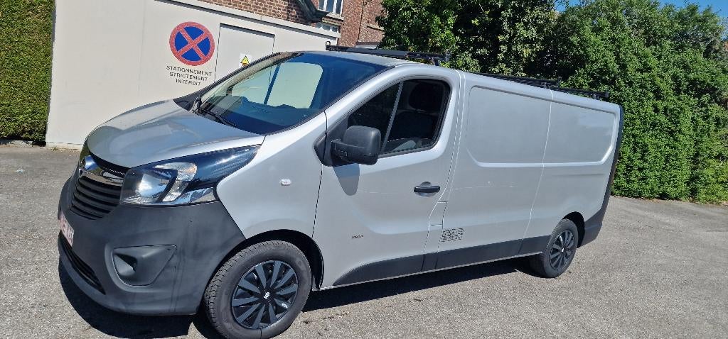 opel vivaro 1.6 long chassis, Argent ou Gris, 5 portes, Particulier, Tissu
