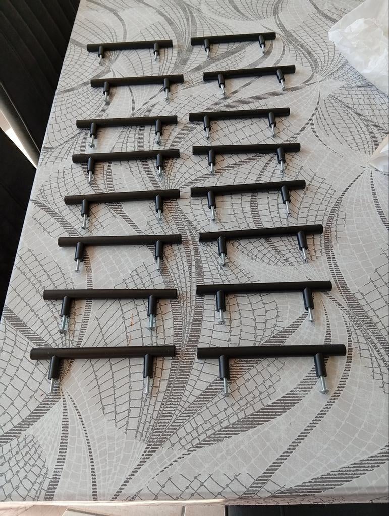 Lot 12 poignées armoires de cuisine noir, Enlèvement, Utilisé, Noir, Moins de 50 cm