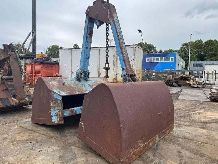 Grapple 5000liter, Articles professionnels, Machines & Construction | Pièces