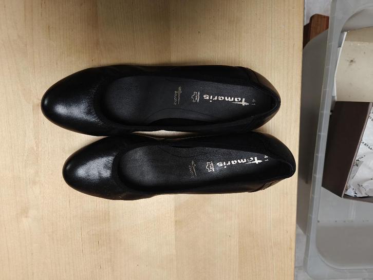Lederendamesschoenen Tamaris maat 41, Kleding | Dames, Schoenen, Zo goed als nieuw, Schoenen met lage hakken, Zwart, Ophalen of Verzenden