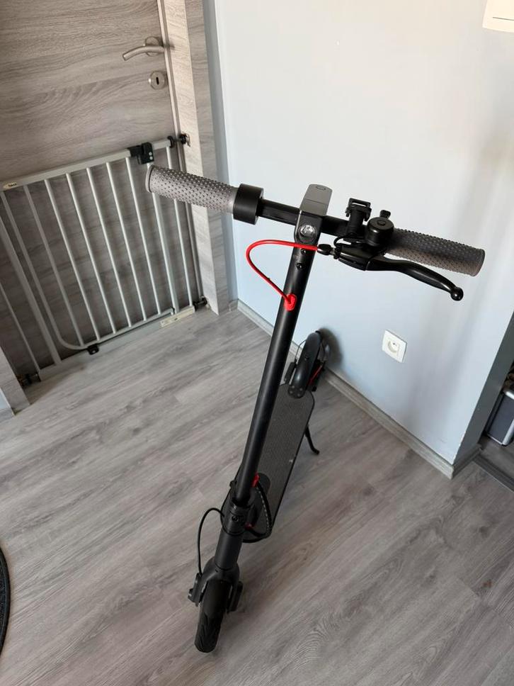 Elektrische step battery is kapot kleine prijsje mag die weg, Vélos & Vélomoteurs, Trottinettes, Comme neuf, Enlèvement