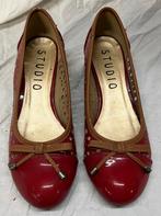 Wijnrode lak schoenen met lage hak, leder, maat 39, Ophalen, Gedragen, Rood, STUDIO.