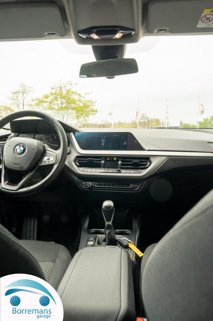BMW 118 1.5 Benzine Navi/Carplay/Parkeersensoren/..., 1 Reeks, 4 cilinders, Bedrijf, 5 deurs