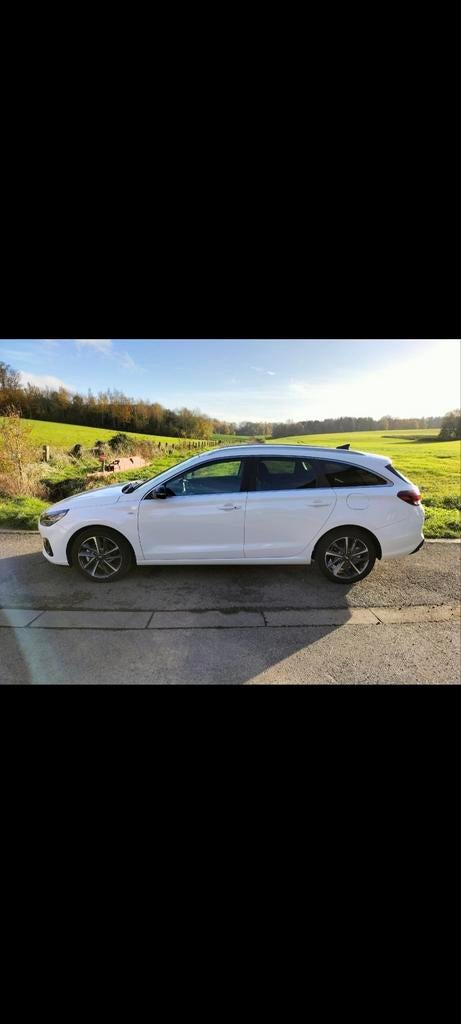 Hyundai i30 wagon 1.5T-GDI 108kw SKY 54892km, Auto's, Hyundai, Zwart, Leder, Particulier, Wit