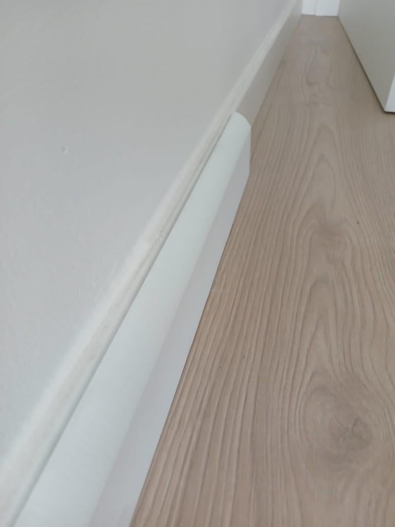 Plinten (2 stuks h:70 b:18 l:2440) - 2x gegrond, Doe-het-zelf en Bouw, Plinten en Afwerking, Nieuw, 200 tot 250 cm, Plinten, Ophalen