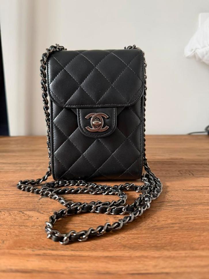 Mini Sac Chanel matelassé, Handtassen en Accessoires, Tassen | Damestassen, Zo goed als nieuw, Zwart, Ophalen
