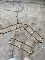 3 gouden kapstokjes, Ophalen