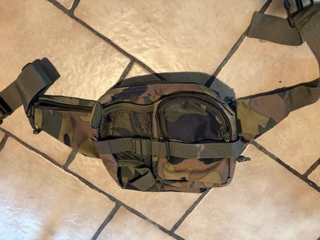 sac de taille à imprimé militaire, Enlèvement ou Envoi, Comme neuf