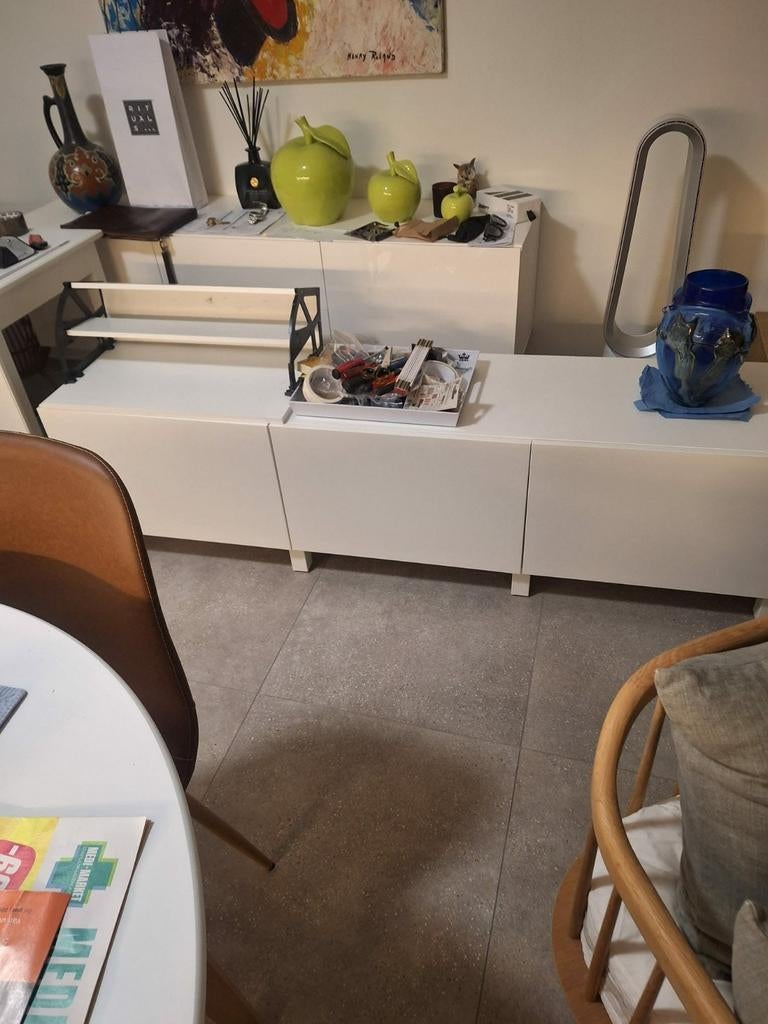 TV-MEUBEL, Enlèvement