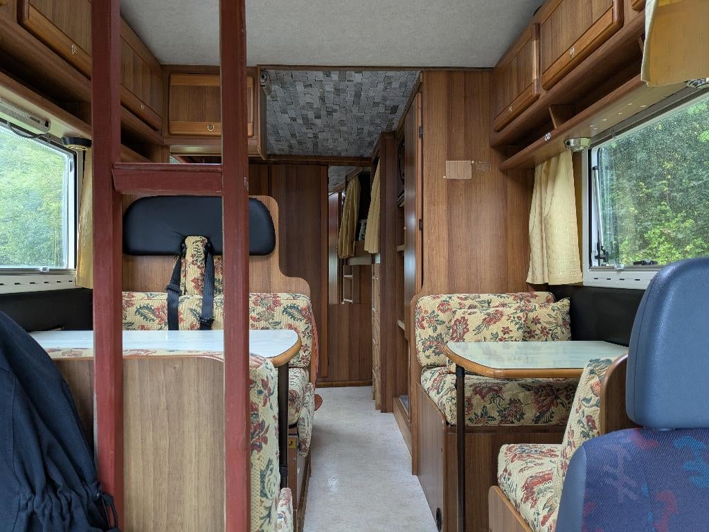 Carrosserie de la Mercedes 312 Rimor, Siège de train, Airbags, 6 à 7 mètres, Boîte manuelle