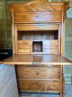 Top affaire ! Secrétaire en merisier, Enlèvement