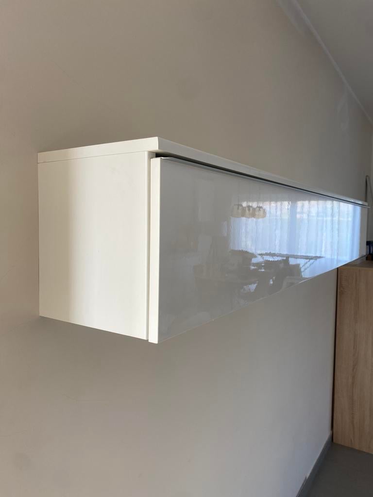 Zwevende kast in hoogglans (IKEA), Ophalen, Zo goed als nieuw, 25 tot 50 cm, 150 tot 200 cm