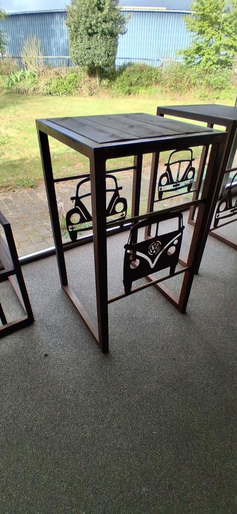 Vw bartafel mogelijk met barkrukken, Ophalen