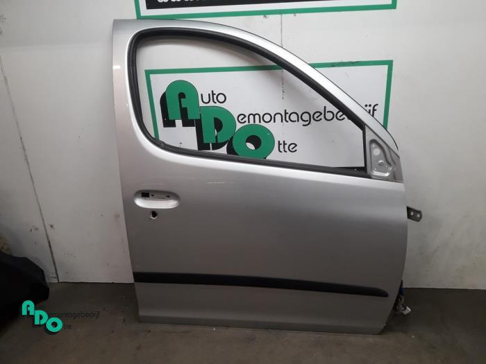 Portier 4Deurs rechts-voor van een Toyota Yaris Verso (Yaris, Auto-onderdelen, Gebruikt, -, Deur, -