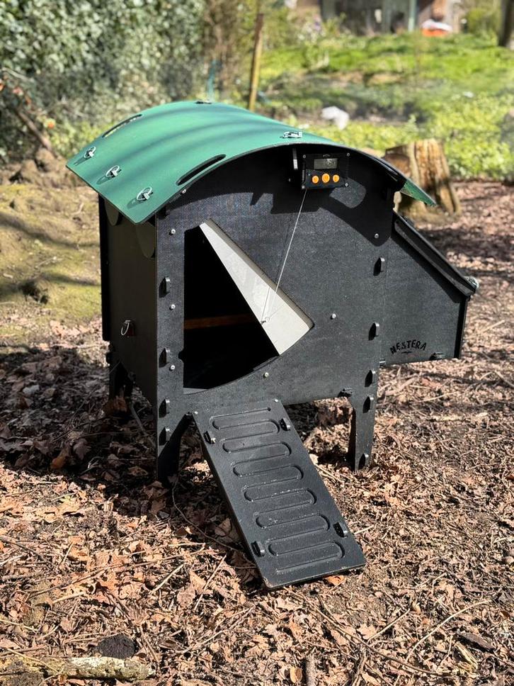 Nestera kippenhok « the lodge » en Auotmatische deuropener., Dieren en Toebehoren, Pluimvee | Toebehoren, Zo goed als nieuw, Ophalen