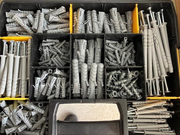 Pluggen + slagpluggen en gyprocpluggen, Doe-het-zelf en Bouw, IJzerwaren en Bevestigingsmiddelen, Nieuw, Pluggen, Ophalen