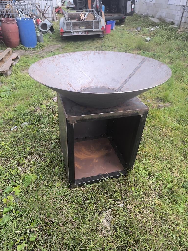 Design vuurschaal op voet, Ophalen