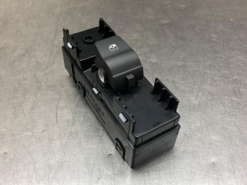 RAAMSCHAKELAAR Hyundai i30 Wagon (PDEF5) (|93581G3010|), Gebruikt, Hyundai